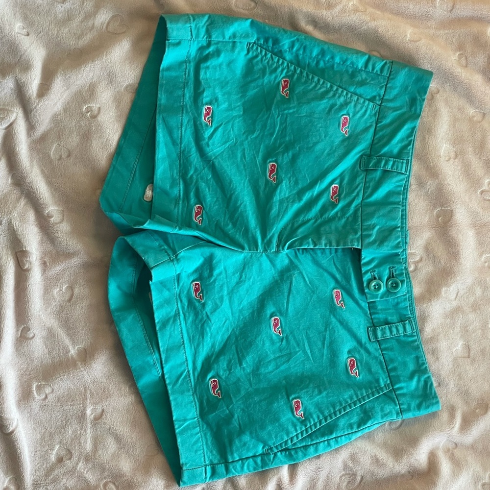 cute vinyard vines shorts!!